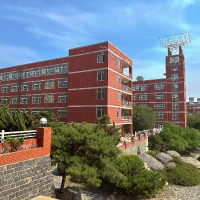 路上潇洒骑行的客