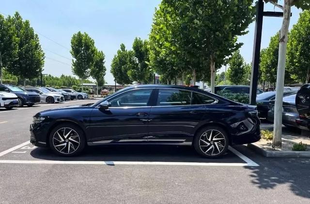 手头不宽裕？别硬撑！迈腾B9告诉你，EA888一样能让你体面出行！