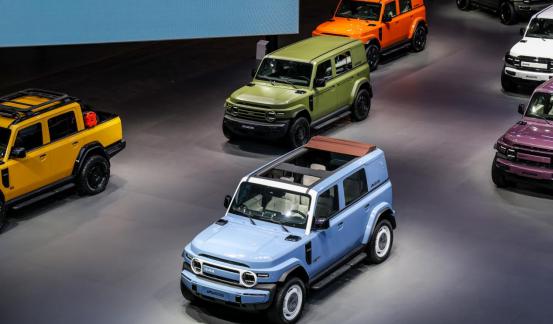 iCAR V23复古电掣与坦克300燃油铁骑，谁将引领硬派SUV新潮流？