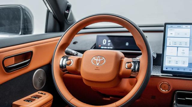 卷疯了，丰田铂智3X 8.68万起，搭载Momenta 5.0端到端智驾系统！