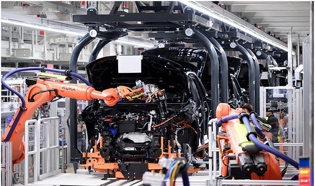 奥迪Q6L e-tron：长春基地领航，重塑豪华电动出行格局