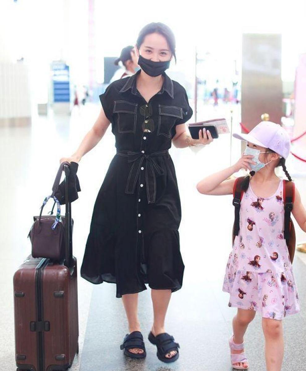 包文婧二胎产子，邓莎送祝福承认有女儿，大麟子妹妹已经5岁了