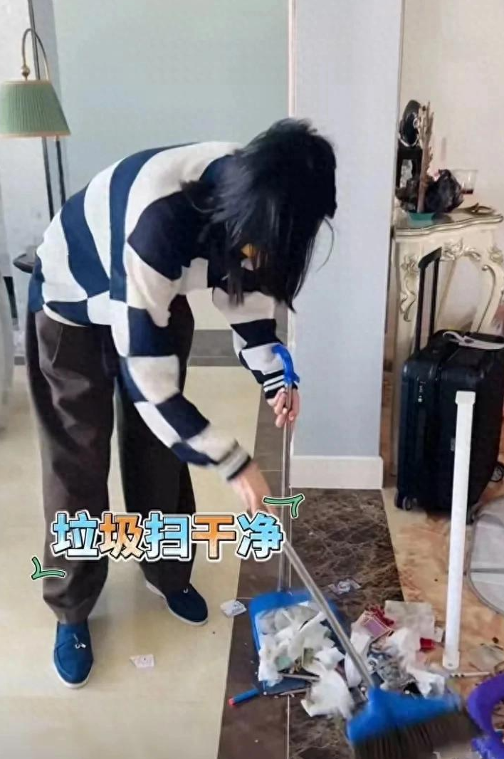 知名明星妻子自曝没钱了！从大平层搬到水泥房