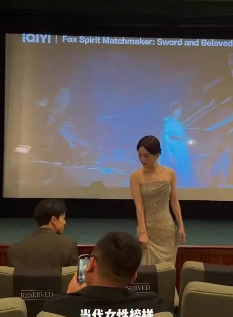 家人们快来看，视后赵丽颖又美出圈啦！这次她带着新剧《在人间》亮相纽约翠贝卡影视节