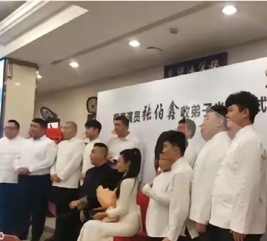 我他妈和张伯鑫差十岁，我能看上他呀！
        让嫂再次澄清自己不是张伯鑫