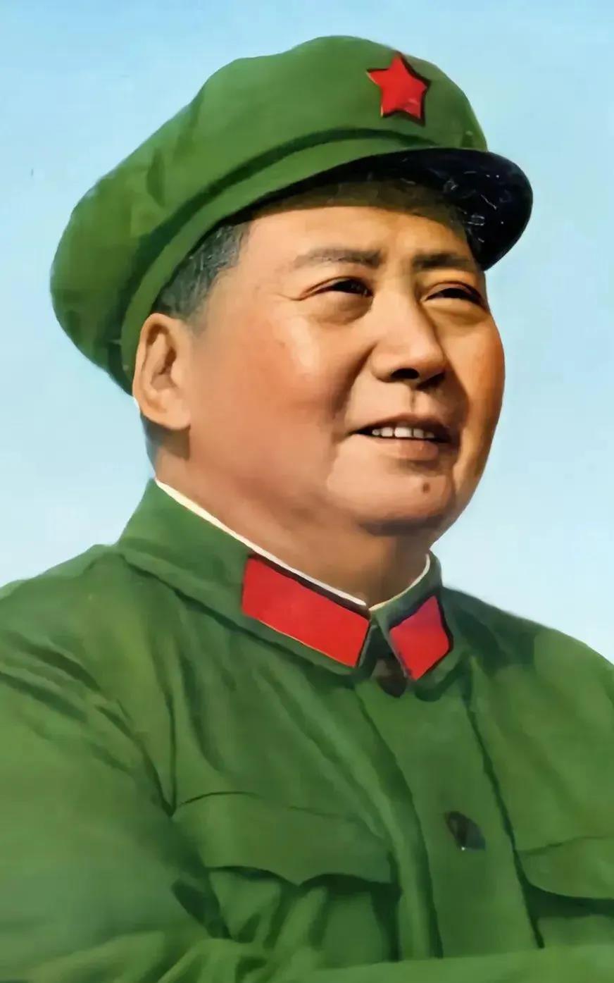 他是一面旗帜
他是一座丰碑
他创造了彪炳史册的伟大历史功绩，书写了流芳百世的不朽