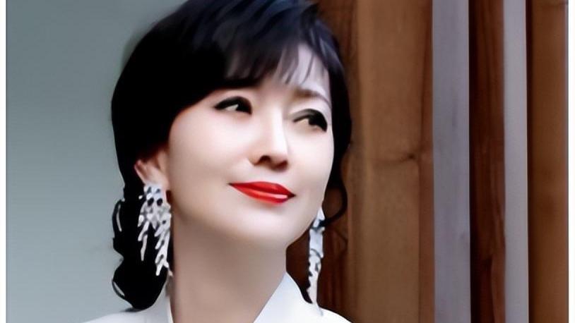 72岁赵雅芝参加马拉松比赛，5公里轻松拿下