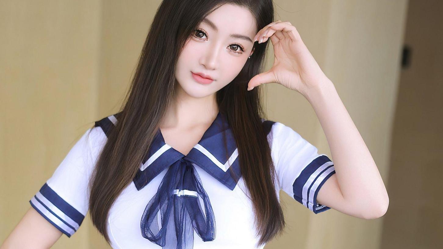 长发JK白嫩青春女大学生，你喜欢吗？