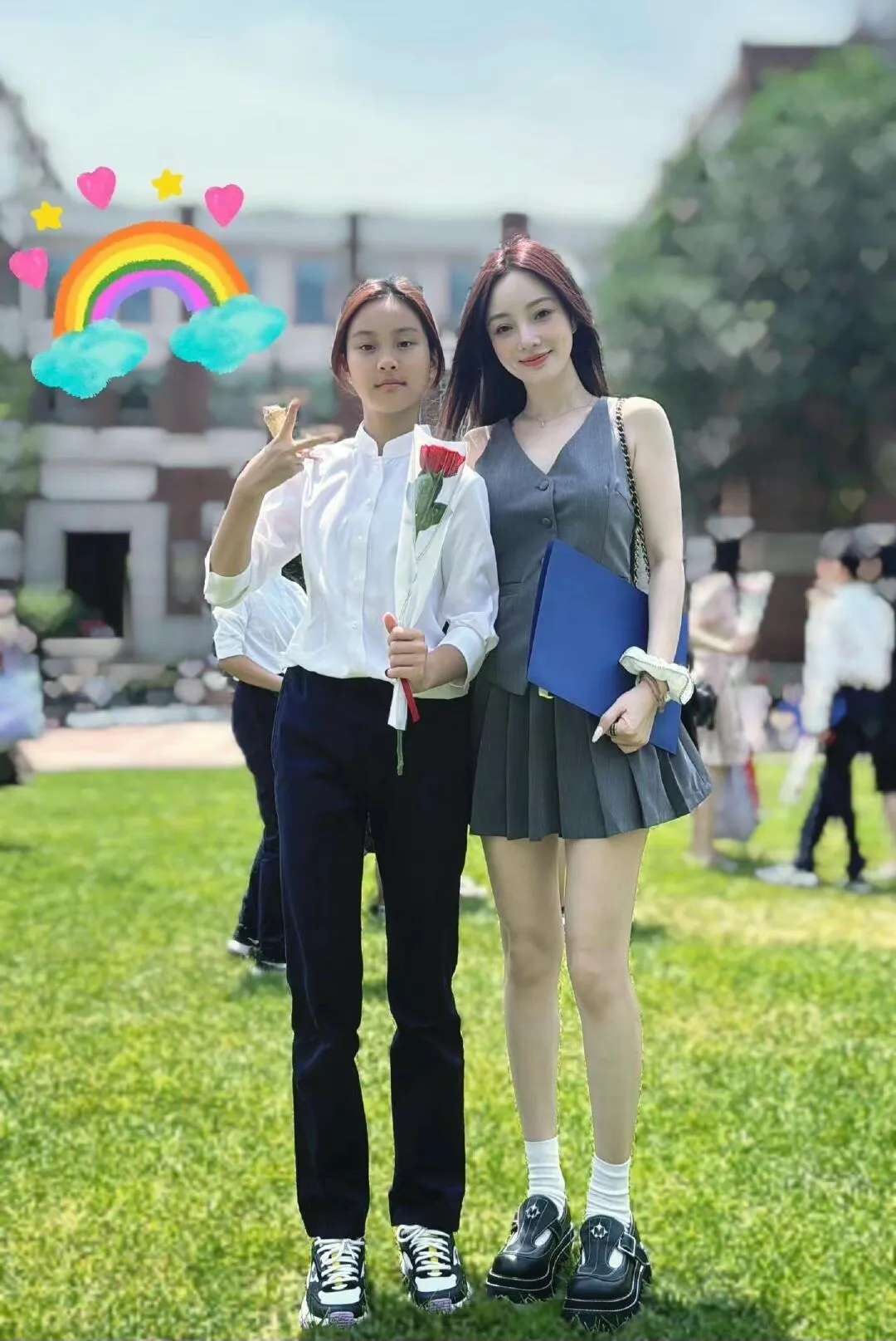 我问闺蜜：同样是犯错误，为什么李小璐能复出，姚笛不能？

闺蜜冷笑道：那能一样吗