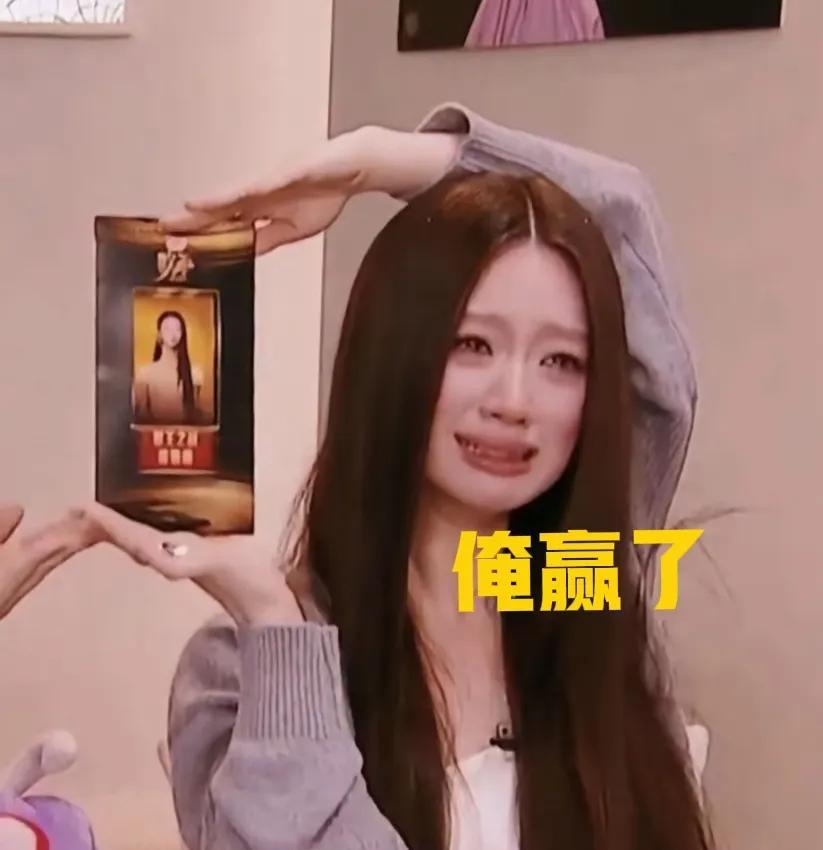 单依纯用实力征服了全场！
公布排名那一刻，她热泪盈眶，她费心编排的《君》，终于得