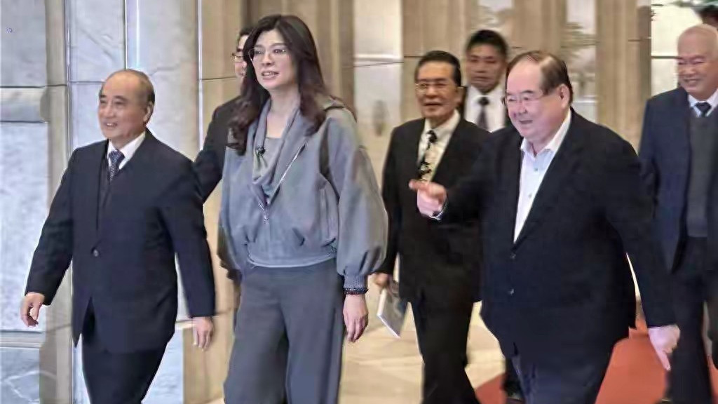 郑丽文下大棋！刚聘王金平，又给蔡正元发奖章，蓝营格局要变天