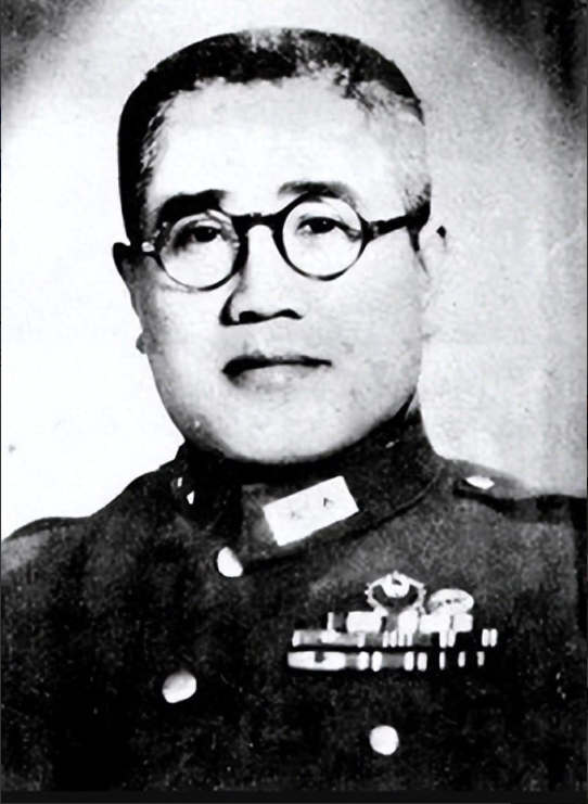 1948年10月12日，廖耀湘派手下的宪兵去枪毙作战不利的师长戴海容。宪兵刚走进