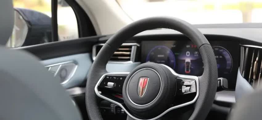 有没有发现？搭上了新能源的“顺风车”，近几年红旗汽车开始火起来了：

202