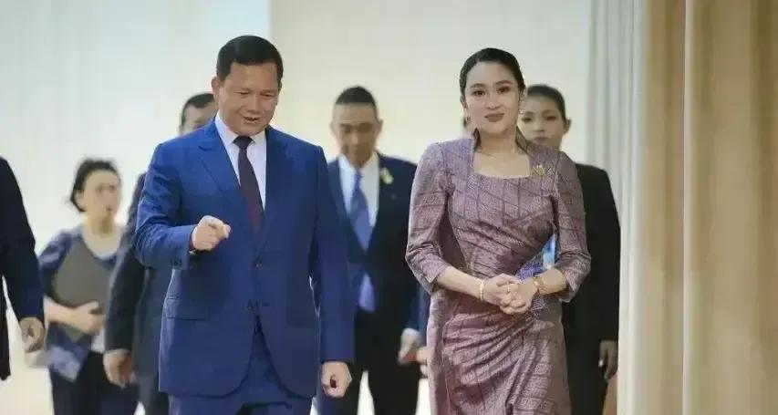 柬埔寨首相洪玛奈开始主动求和，也看到了希望希望，泰国也同意了在马来西亚谈判，万万