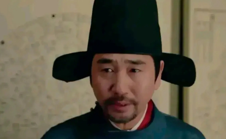 郑晓龙导演有失公允！
昨天的藏海传里，褚怀明被一句轻飘飘的“在流放的路上死了”下
