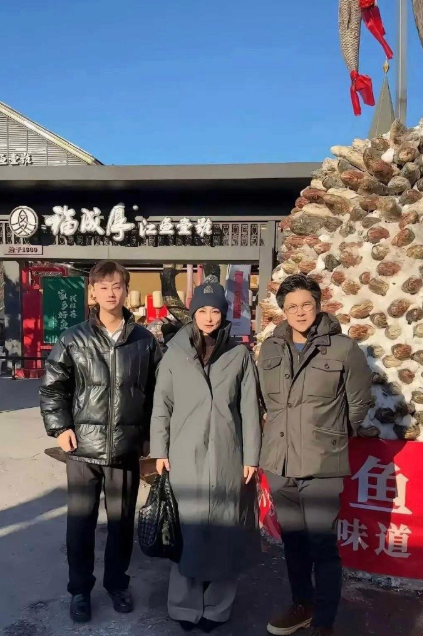 郭晶晶要笑晕了！她做梦也没想到，在别人手机里看到这样的霍启刚 ​​​