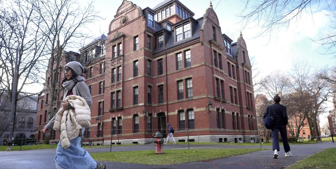 特朗普下令禁止哈佛大学招收国际学生 国际学生限时转学
据哈佛大学网站介绍，这所位
