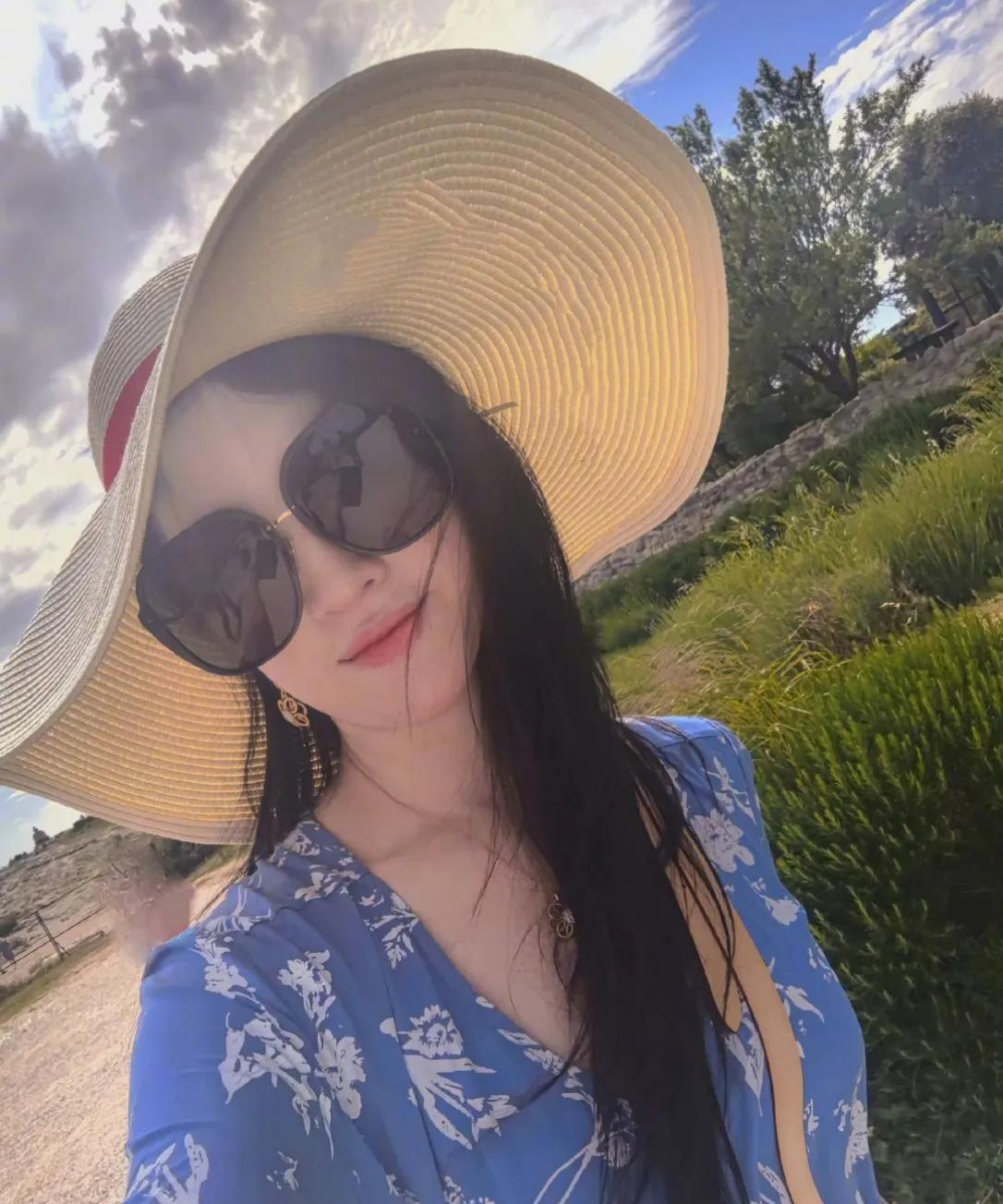 #戛纳偶遇刘亦菲吃越南粉# 网友遇到仙女姐姐刘亦菲到法国戛纳一家名为Madame