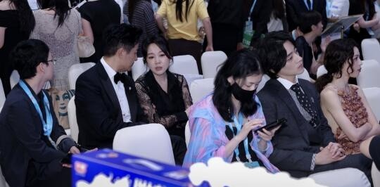 白玉兰后台花絮大公开！
林更新怎么瘦这么多了！小巷人家又聚在一起了！

白玉
