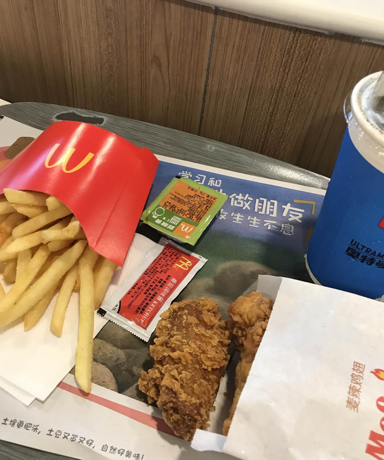 给女生说一个特别无敌的成长心态
就是不在乎。
不在乎别人的眼光看法，不在乎别人的