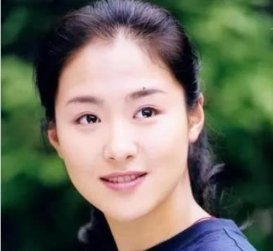 这几位女星，不整容、不滥情，个个干净清白，堪称娱乐圈的清流！
沈傲君：用“温润