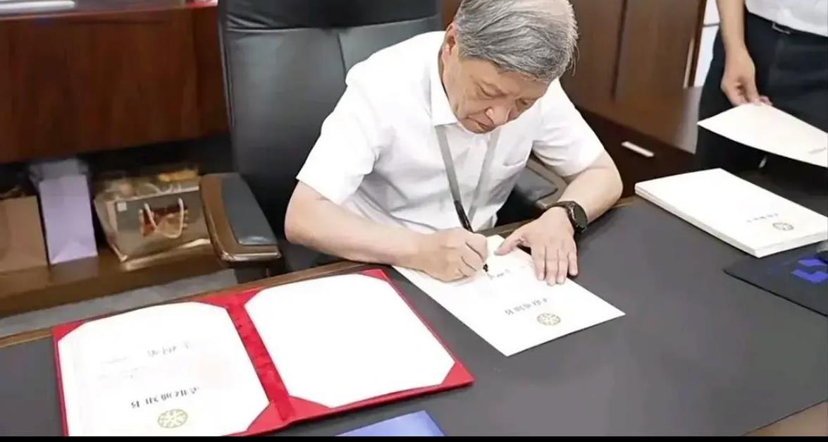那些瞧不上福耀科技大的人，就等着打脸吧！
我敢断言，今年选择福耀科技大学的学生，