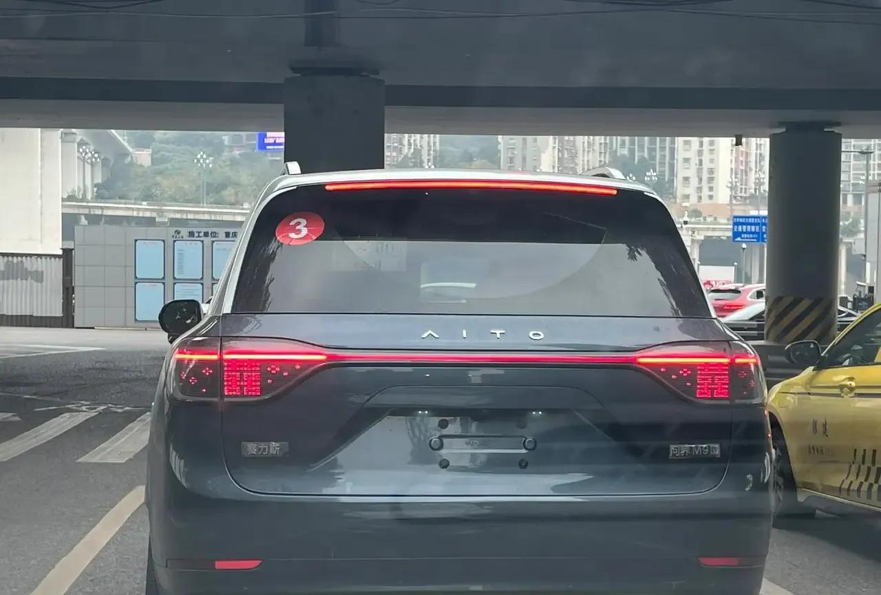 华为造车“很失败吗？”
看看以前的汽车名字就懂了，
XX本田、
XX日产、
XX