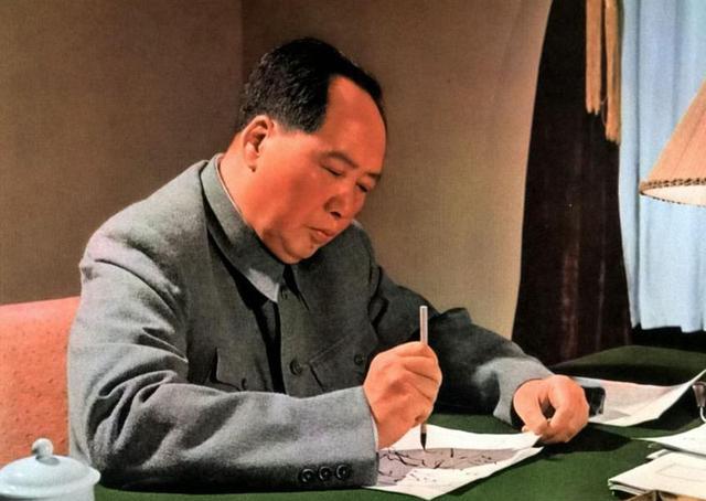 毛主席曾经说过，自己用“文房四宝”，打败了国民党的“四大家族”。
比较一下毛主席