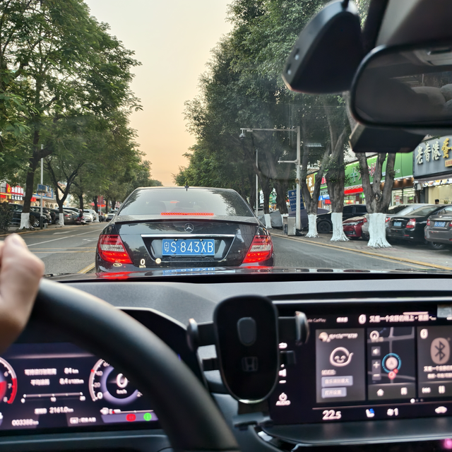 购车四个月总结
油耗还行平常市区代步稳定7个左右
隔音一般 一般路面隔音还好 个