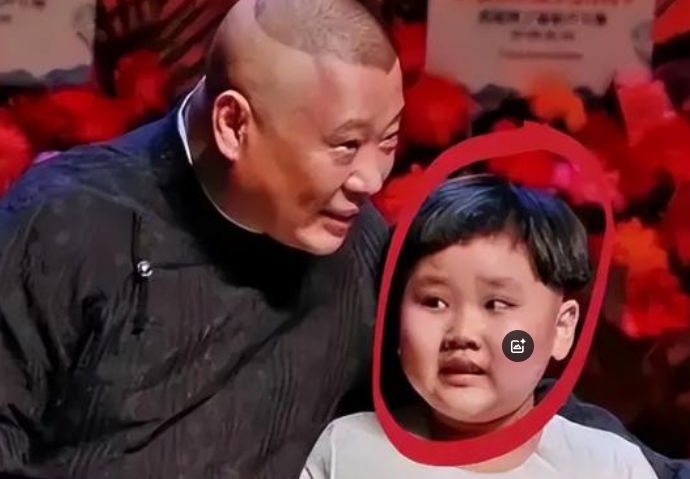同父不同命！同是德云社少爷，看郭汾阳现状，才知郭德纲有多偏心

这几年郭麒麟带着