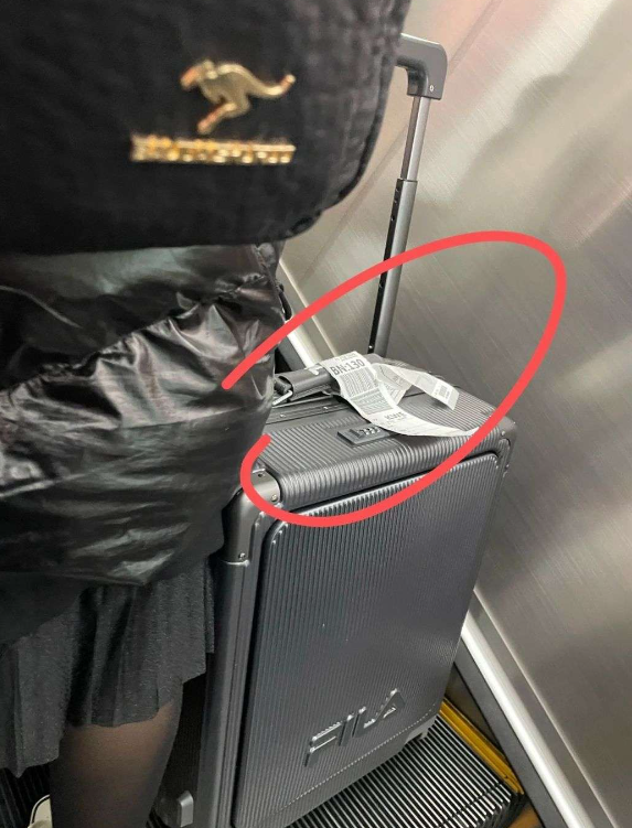 行李托运贴的这个标签，为什么大多数人都舍不得扯？