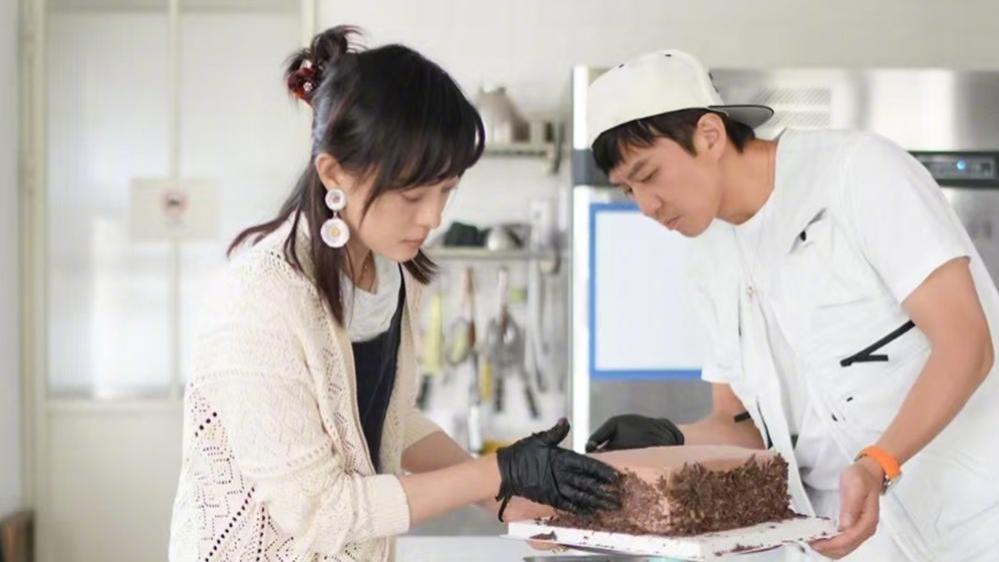孙俪邓超倾心为女儿庆生，甜蜜满溢见真情