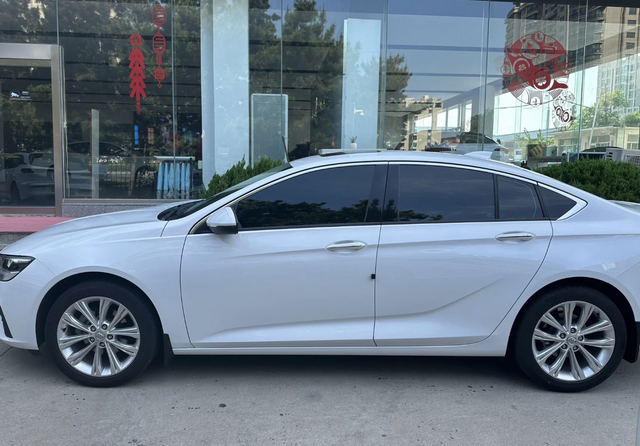 19年的君威18.5万还是个低配的
那时候想买一辆君威低配的，得18.5落地，没