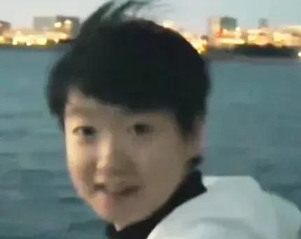 “最重要的小事，太美好了”
莎莎在社交圈分享这组夕阳美景，传递出温馨惬意的感觉。