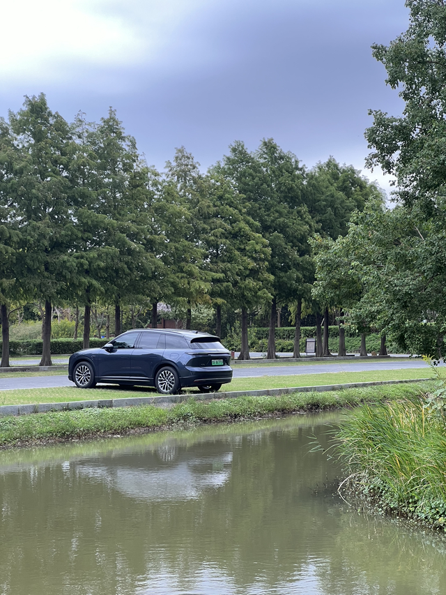 全新ES6舒适篇
会常用雨刷，第一次用喷玻璃水愣是没发现水从哪喷出来。之前只记得