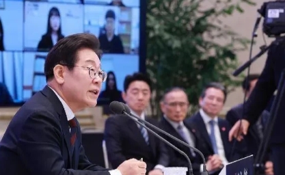 收到中方邀请后，李在明第二天亲自答复，访华的决心并不好下。国家的事情非常复杂，每