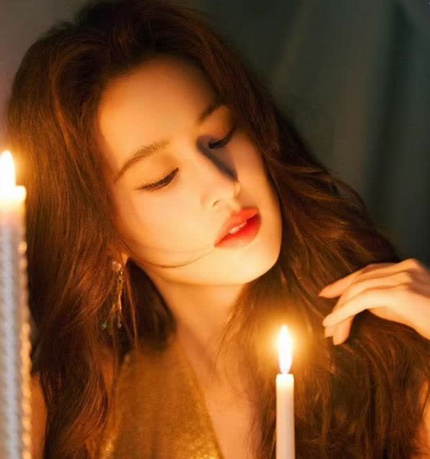 原以为黄圣依上综艺是解决问题，但她远比我们想象的要聪明得多！

她频繁上综艺