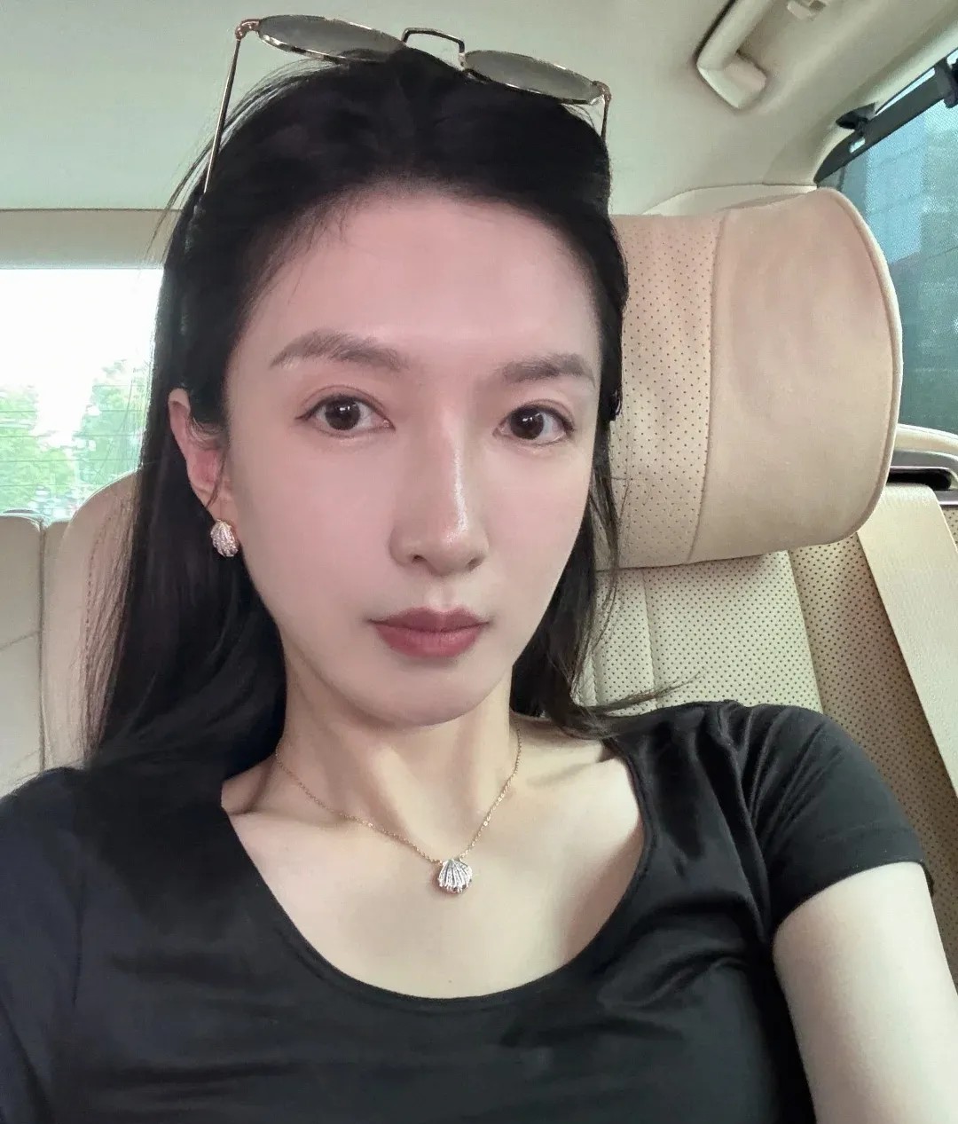 难道只有我一个人觉得江疏影不好看吗？一直欣赏不来她的脸，总觉得有些寡淡，反正不在