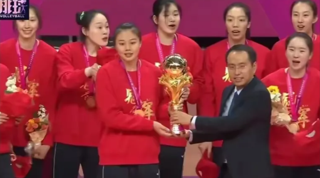 再说全华班！近日，央视肯定了全华班，联赛冠军颁奖仪式主持人赞扬了全华班！随着江苏