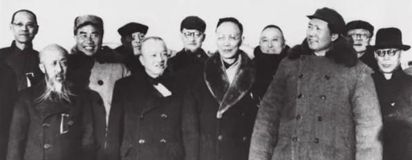 1985年，冯友兰过90大寿，请梁漱溟来，梁漱溟开始说天气不好，拒了。后来，他直