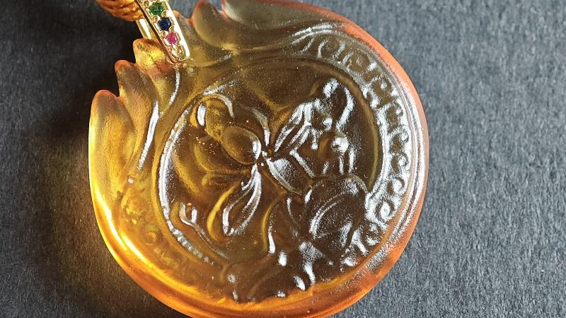 邂逅古法琉璃：风荷日丽吊坠的前世今生