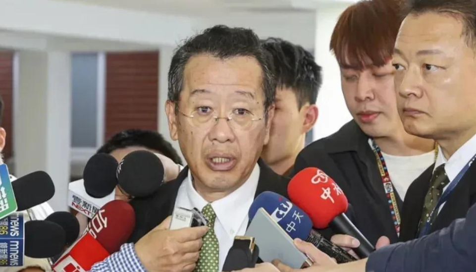 解放军东部战区军演，清晨七点半准时拉开序幕。而台军头头顾立雄，却拖到九点，才慢吞