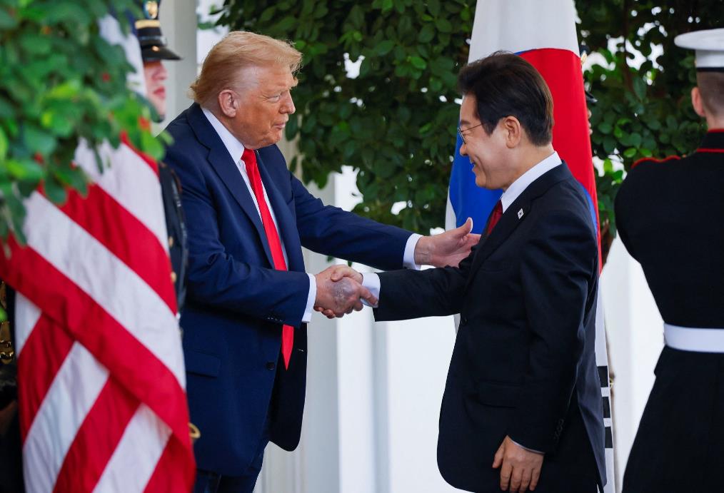 韩国总统李在明25日飞抵华盛顿开启三天访美行程。会晤前，特朗普发文质问韩国政坛是