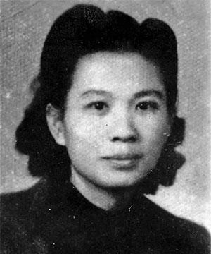 “你们凭什么逮捕我，谁叫你们这么无法无天的！”
昏暗逼仄的审讯室里，杨汉秀怒视着