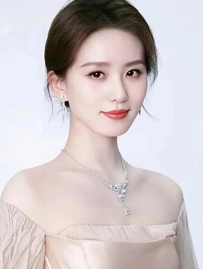 九位美女演员，你最期待谁的新剧播出呢？
1.刘诗诗
2.张予曦
3.吴谨言
4.