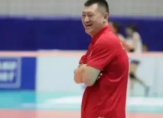 【排协开始玩“逗你玩”】
中国女排主教练选聘结果，快要出炉了。这个时候，排协忽然