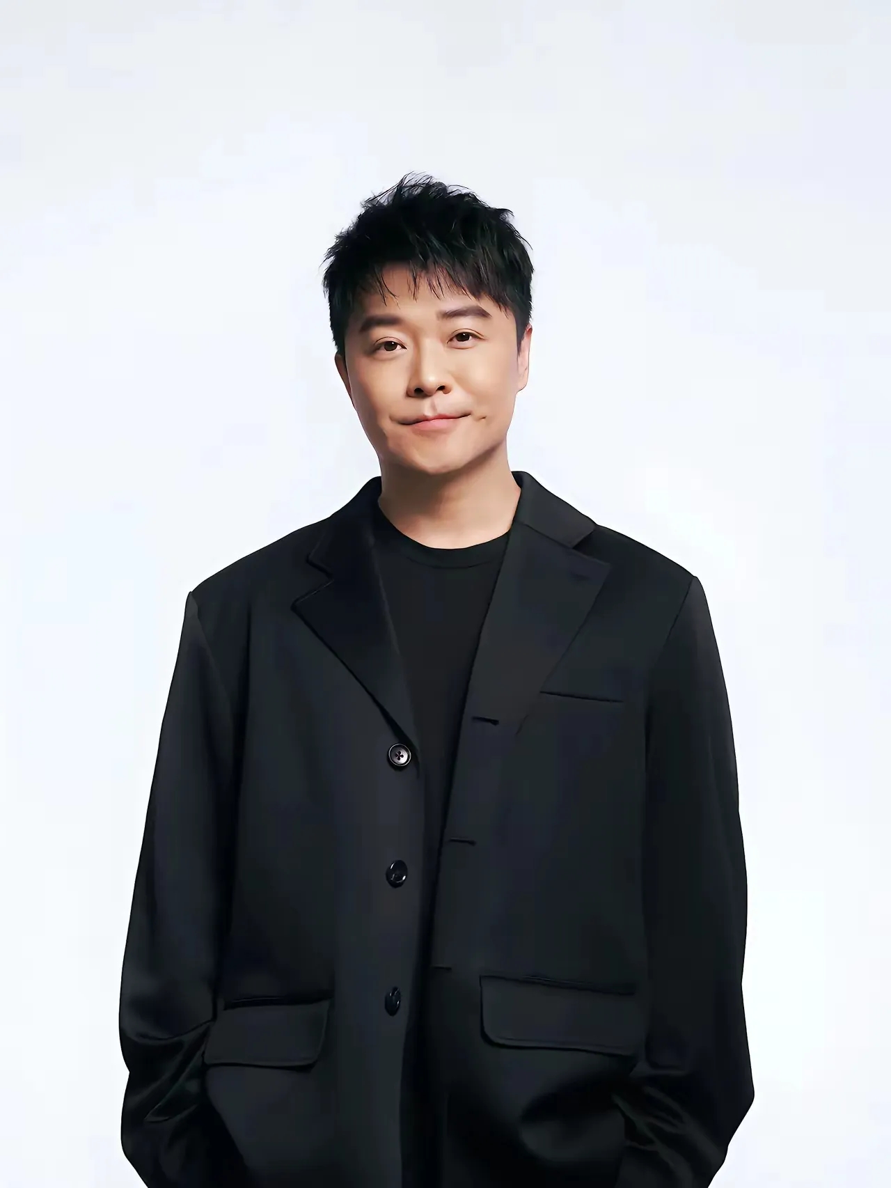 感觉佟丽娅和陈思成的关系很迷，两个人属于不远不近的距离！

佟丽娅和陈思成的关系