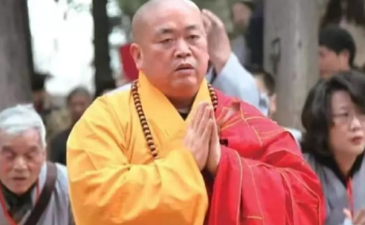 不想去关心他金额有几亿，   豪宅有几套，豪车有几辆，只想只知道