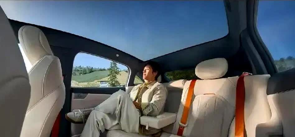 欧盟出手！

45.3%的关税一撤，“限价换准入”让美俄彻底震惊！

欧
