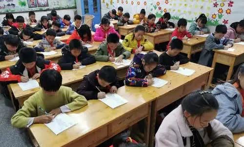初中回头看，发现小学阶段有很多坑不能踩！

1、专家说小学别抓太紧，要快乐教